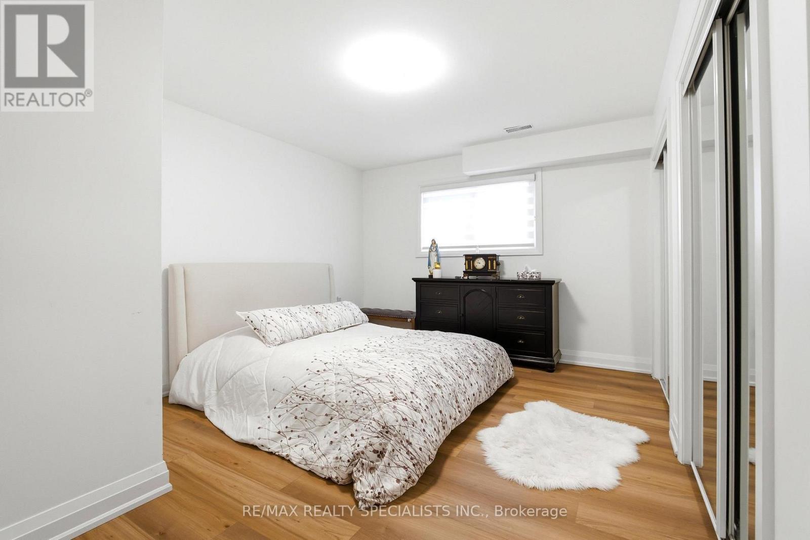 29 BLACKTHORN LANE - 24