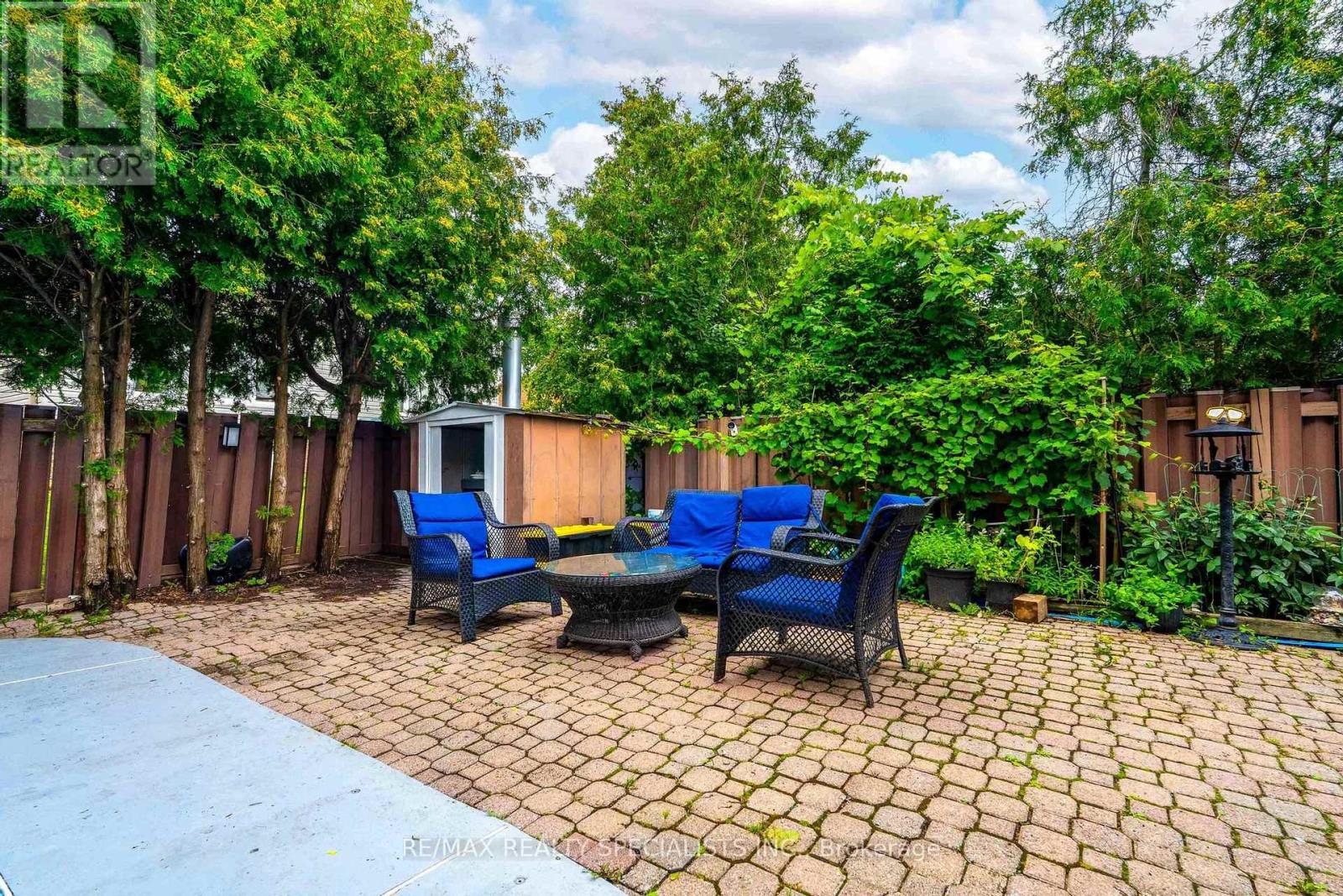 29 BLACKTHORN LANE - 35