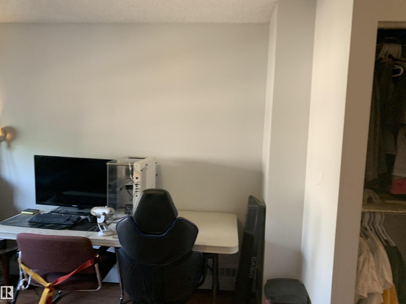 #302 10421 93 ST NW - 15