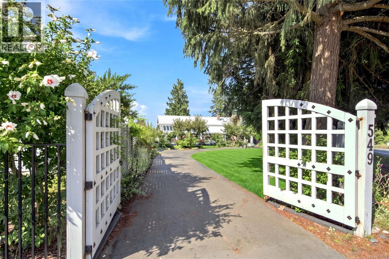 549 Memorial Ave