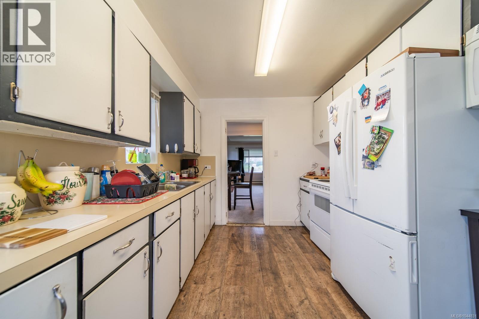 611 First St - 11