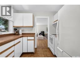 Laundry room - 1142 Elgin Avenue, Moose Jaw, SK S6H4H1 Photo 10