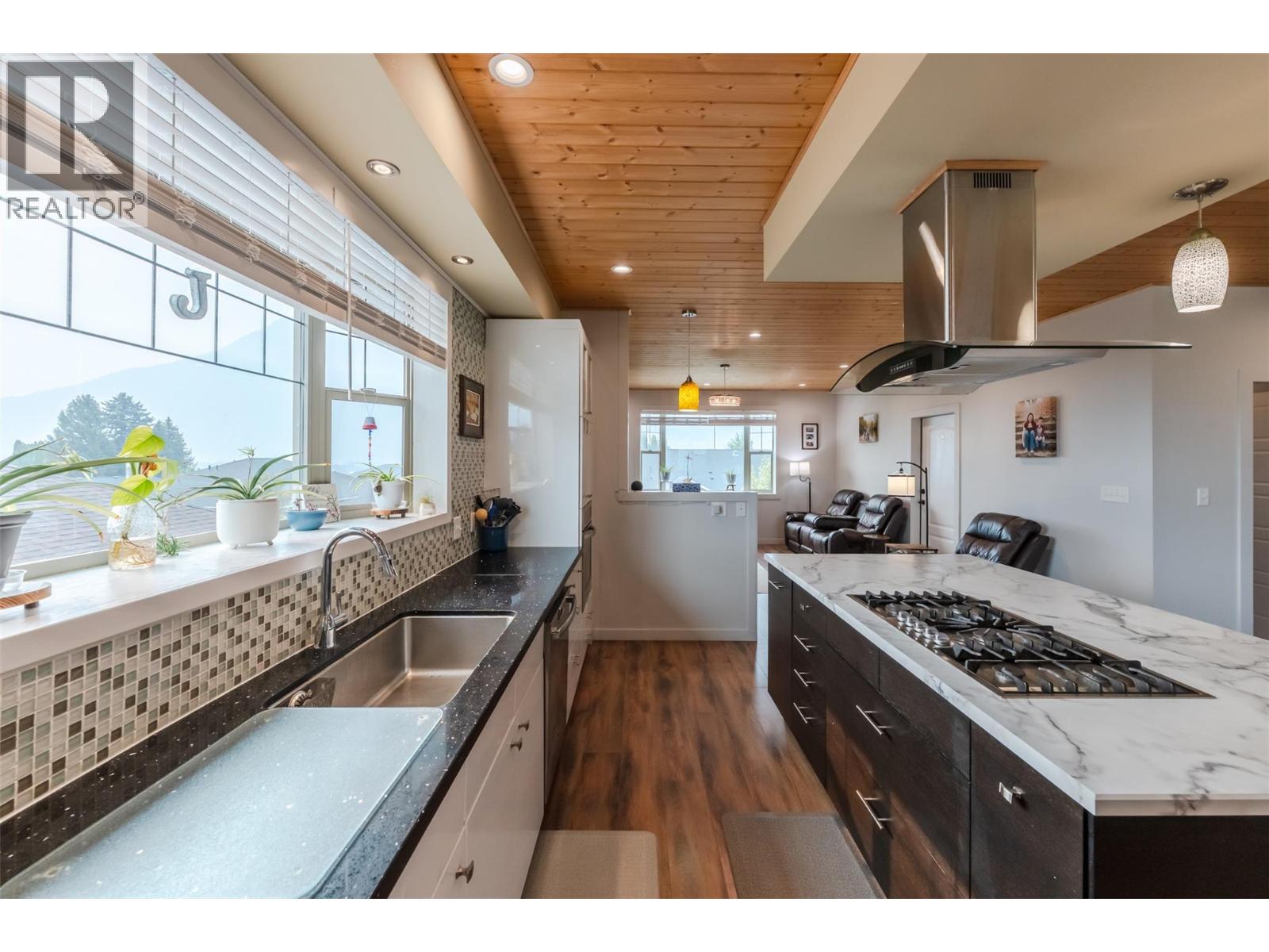 317 2nd Avenue, Keremeos