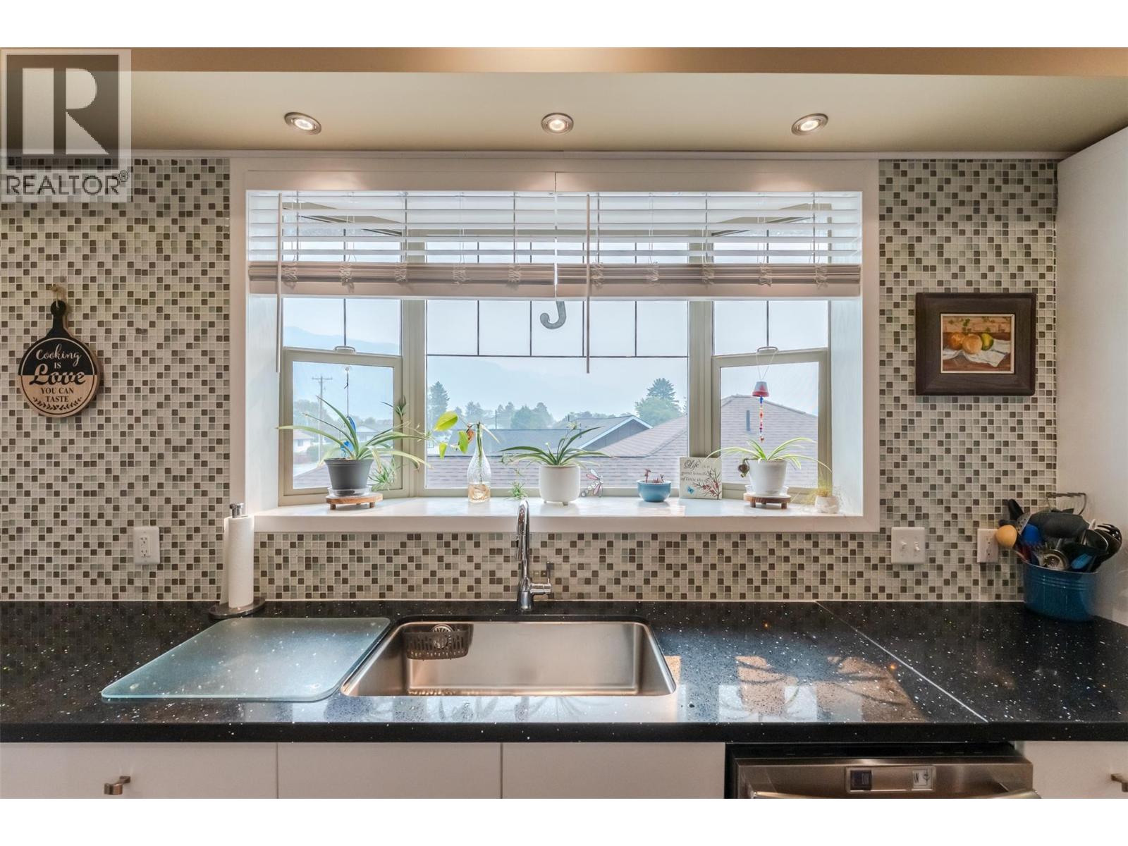 317 2nd Avenue, Keremeos