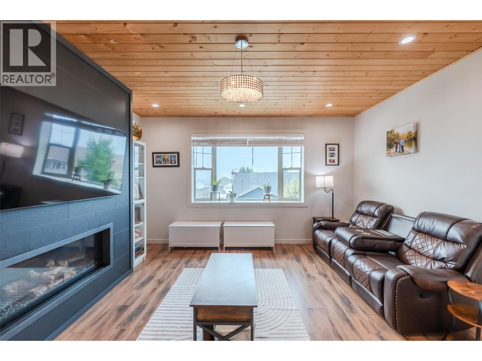 317 2nd Avenue, Keremeos