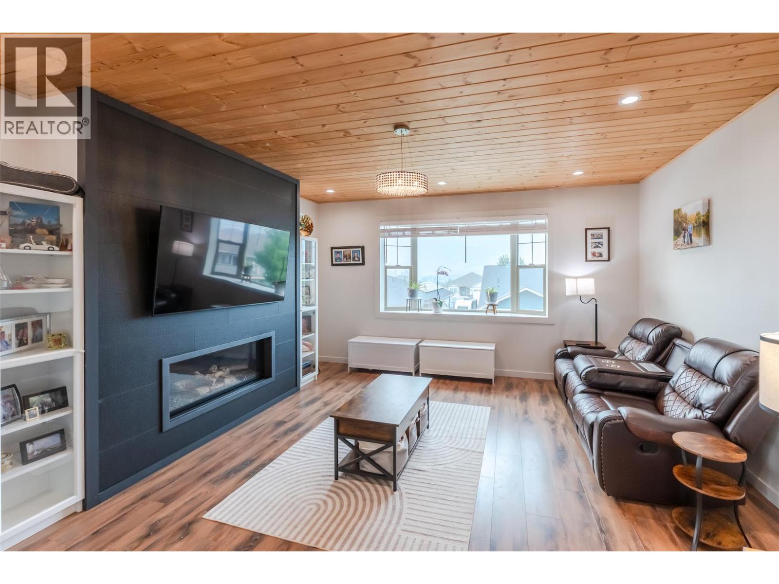 317 2nd Avenue, Keremeos