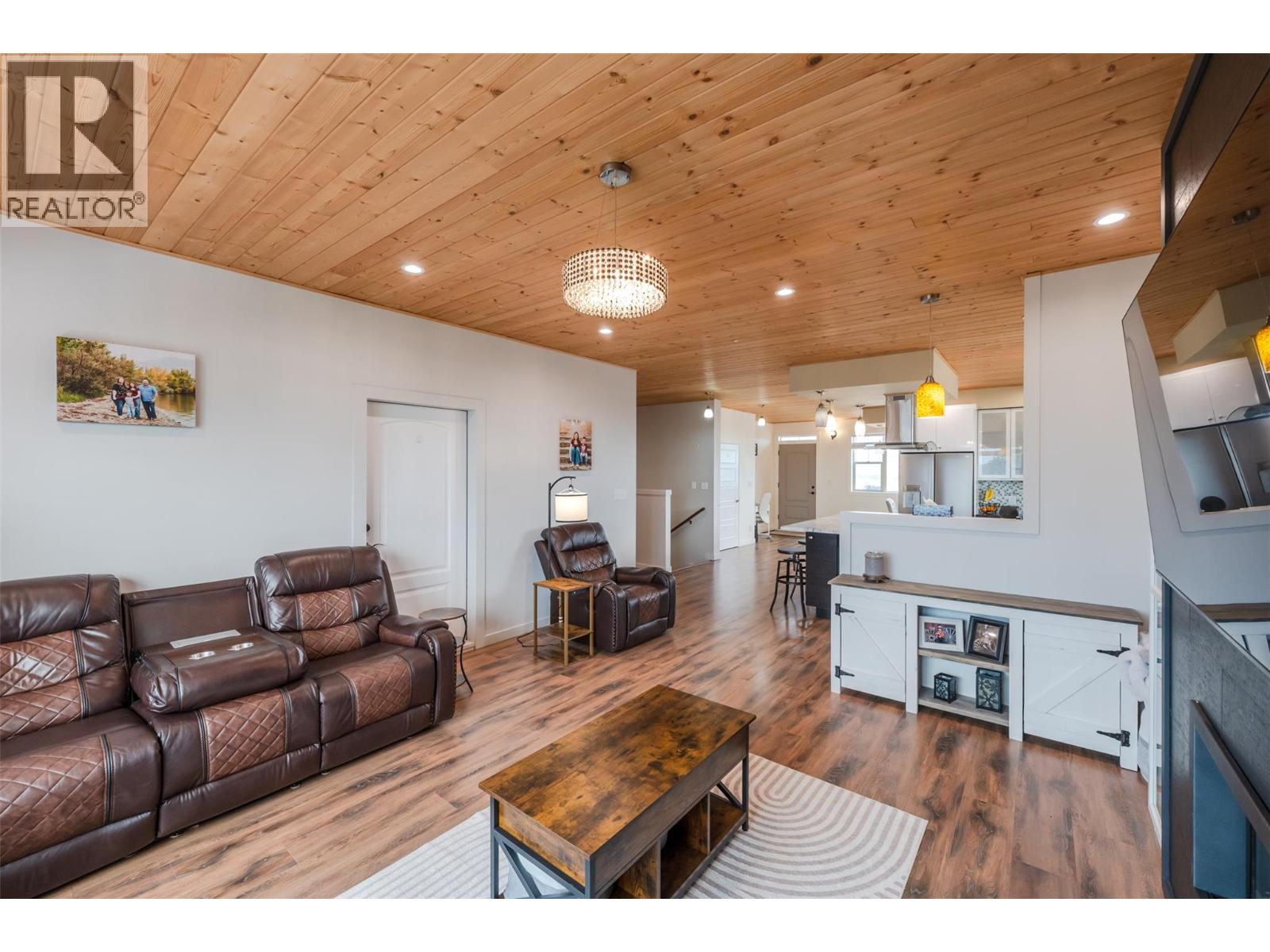317 2nd Avenue, Keremeos
