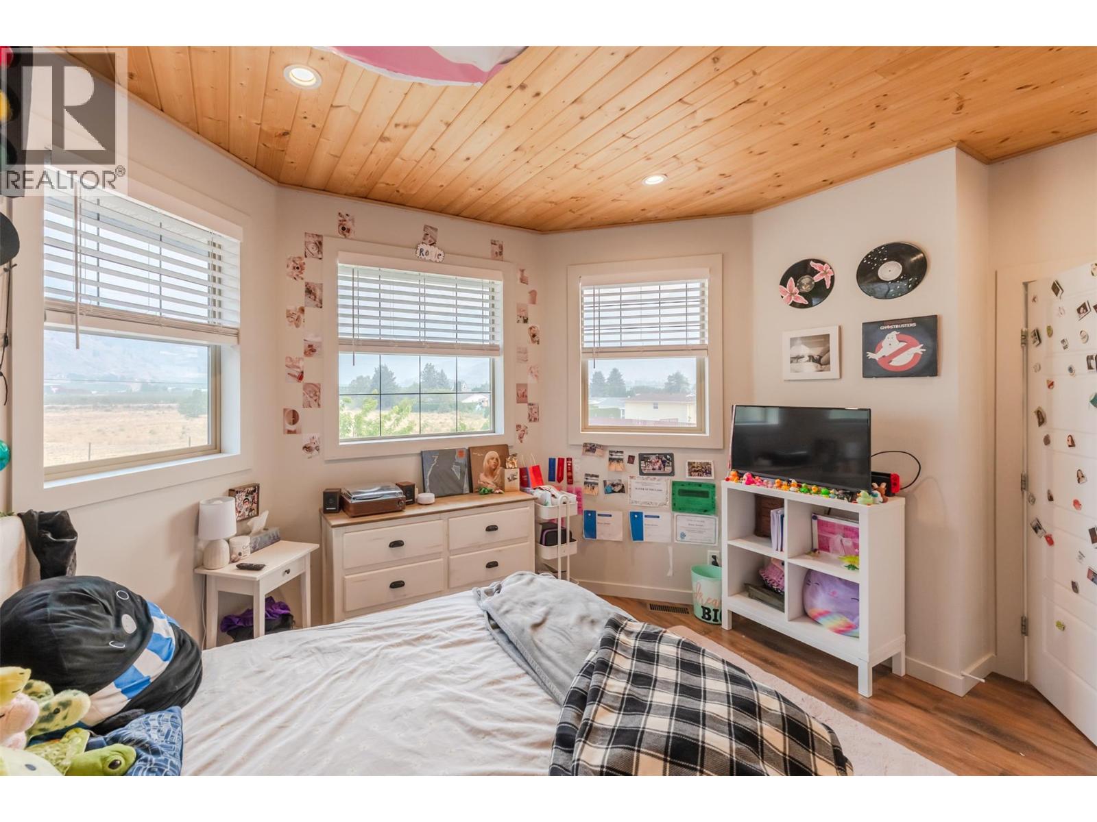 317 2nd Avenue, Keremeos