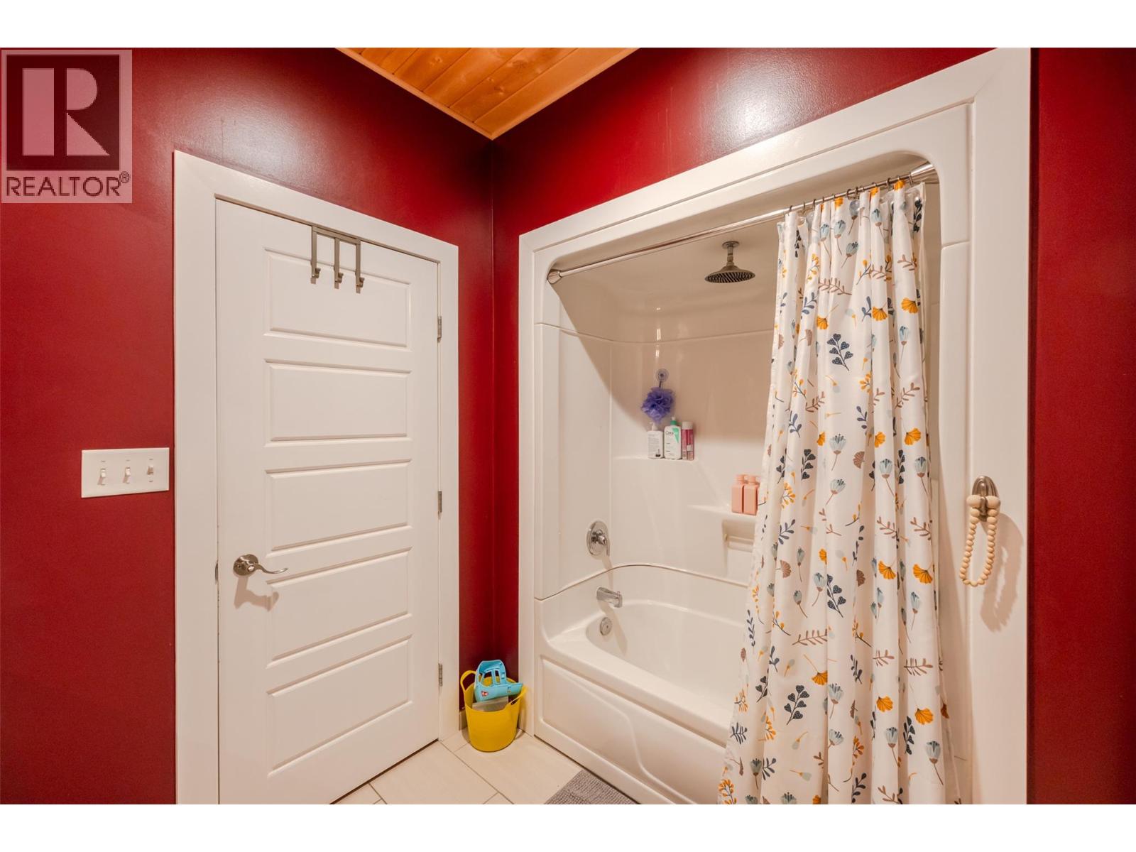 317 2nd Avenue, Keremeos