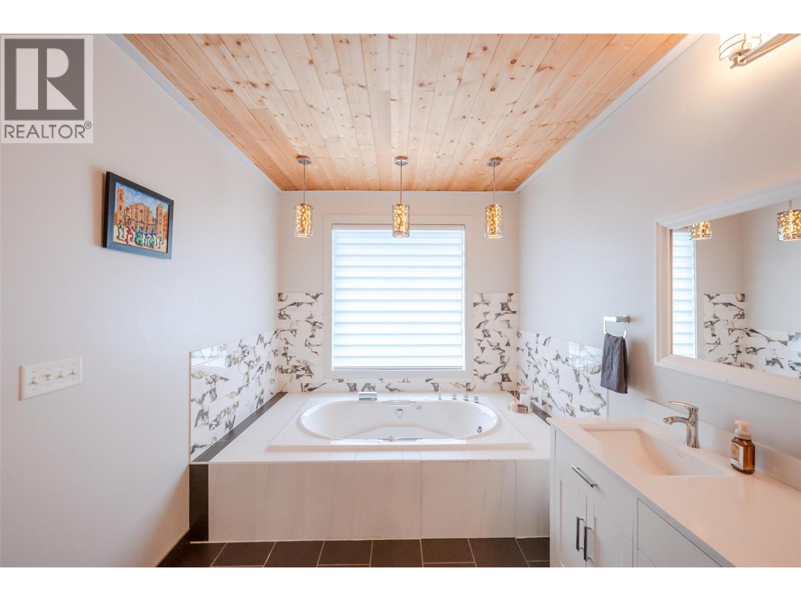 317 2nd Avenue, Keremeos