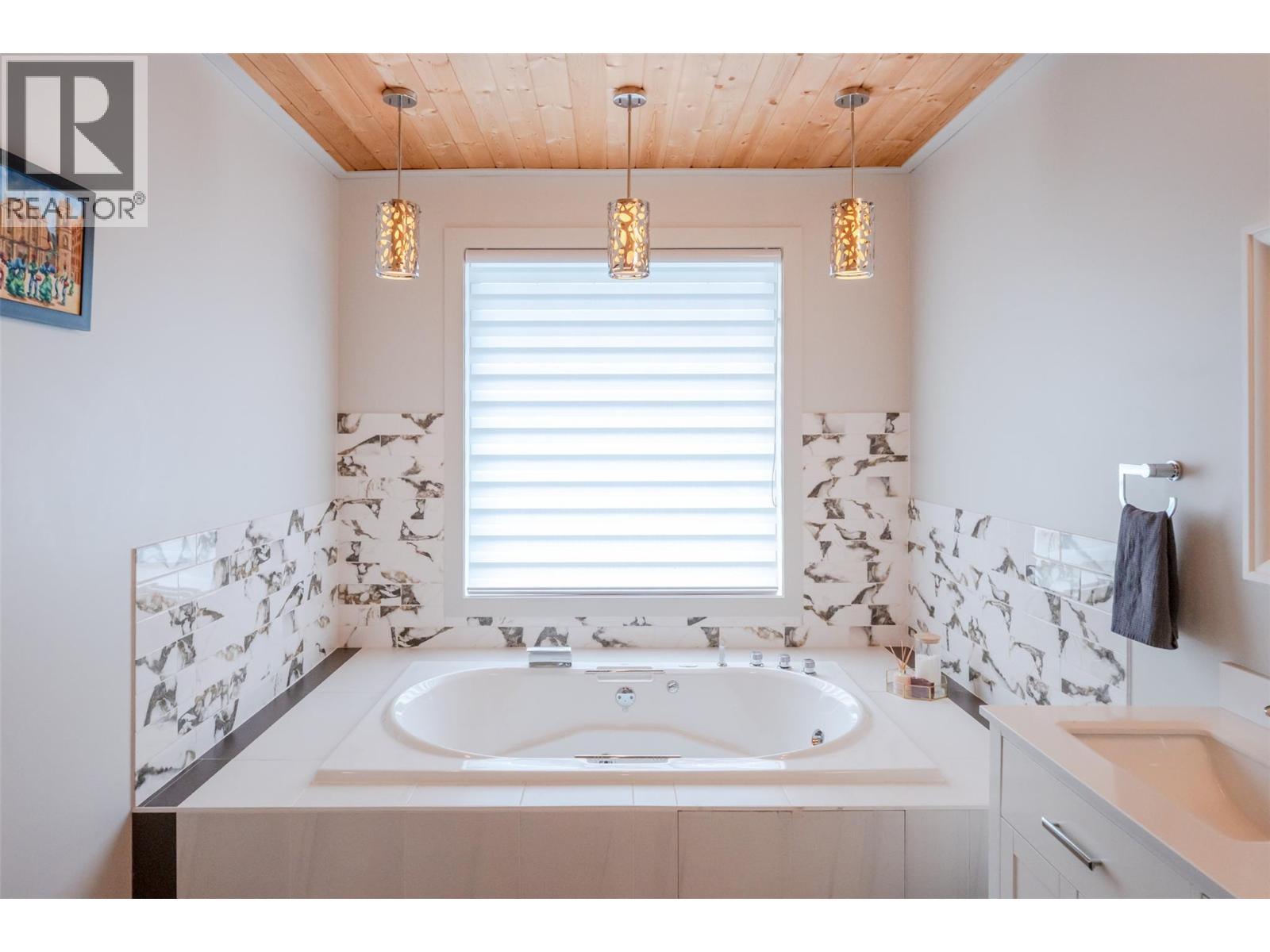 317 2nd Avenue, Keremeos