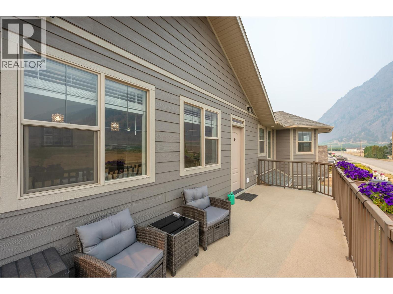 317 2nd Avenue, Keremeos