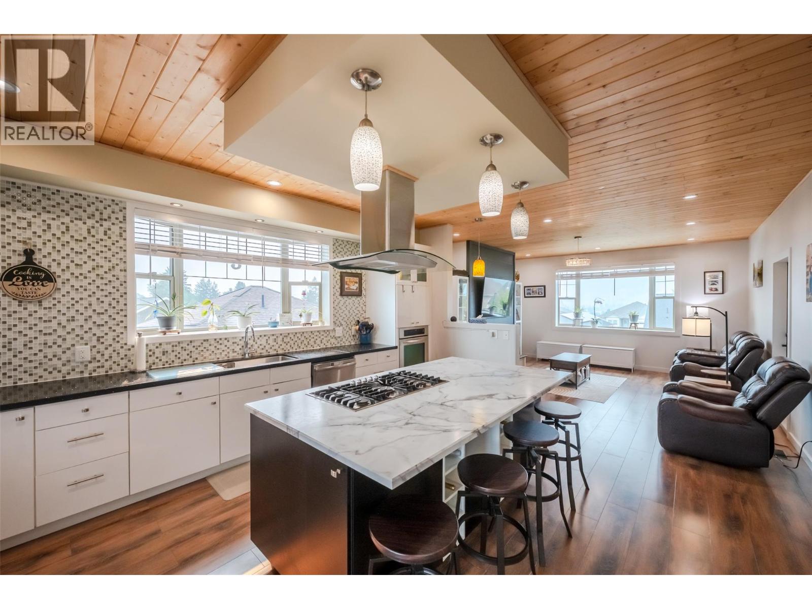 317 2nd Avenue, Keremeos