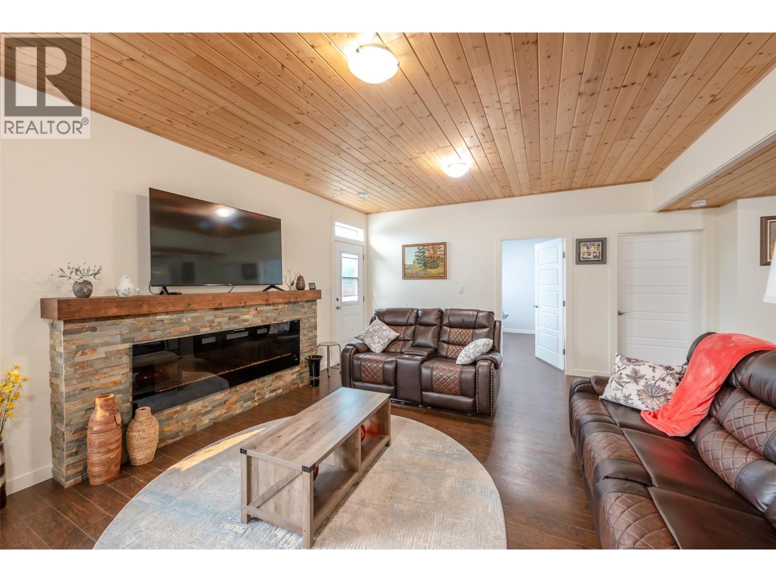 317 2nd Avenue, Keremeos