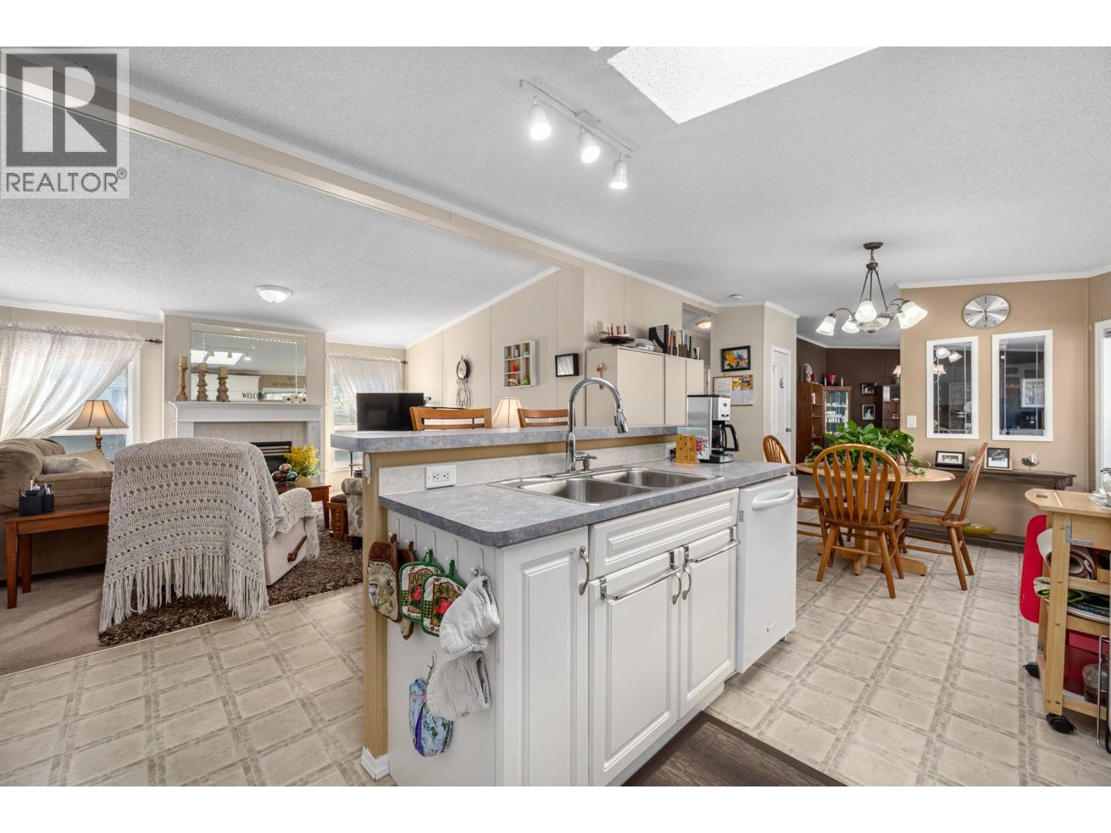 #34 1098 Houston Street - Image 4