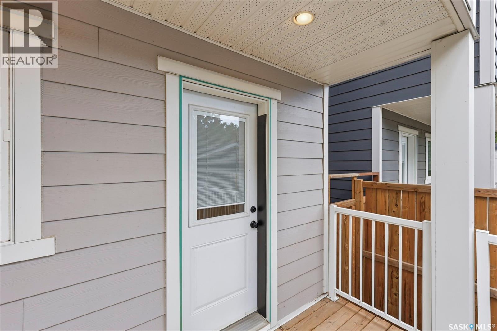 1402 Wiggins AVENUE S, Saskatoon — photo 3