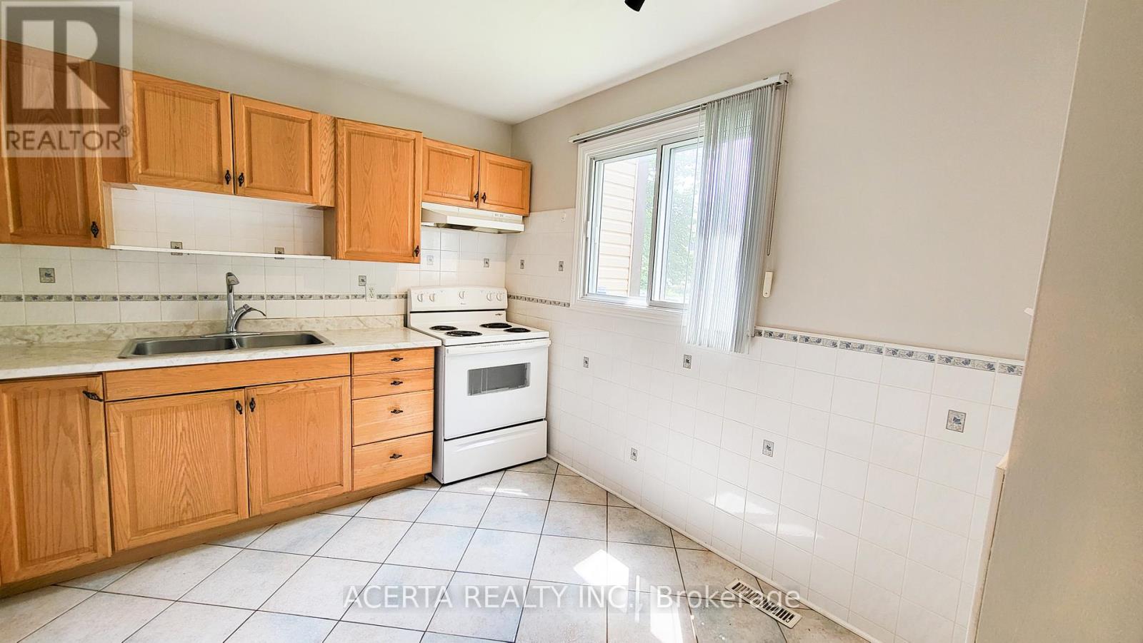 249 TEAL CRESCENT - 3