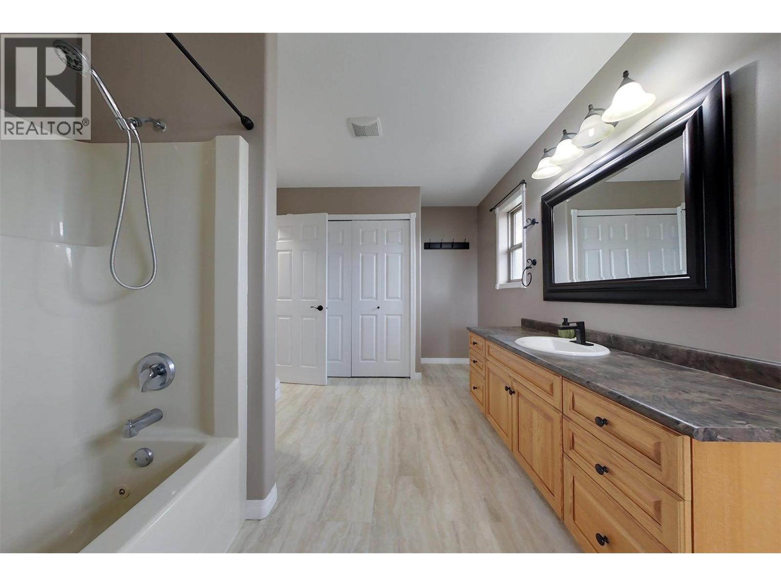 1409 Southview Drive photo 17