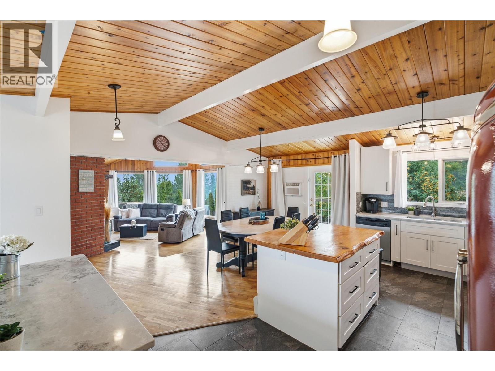 2402 Reid Avenue - Image 20