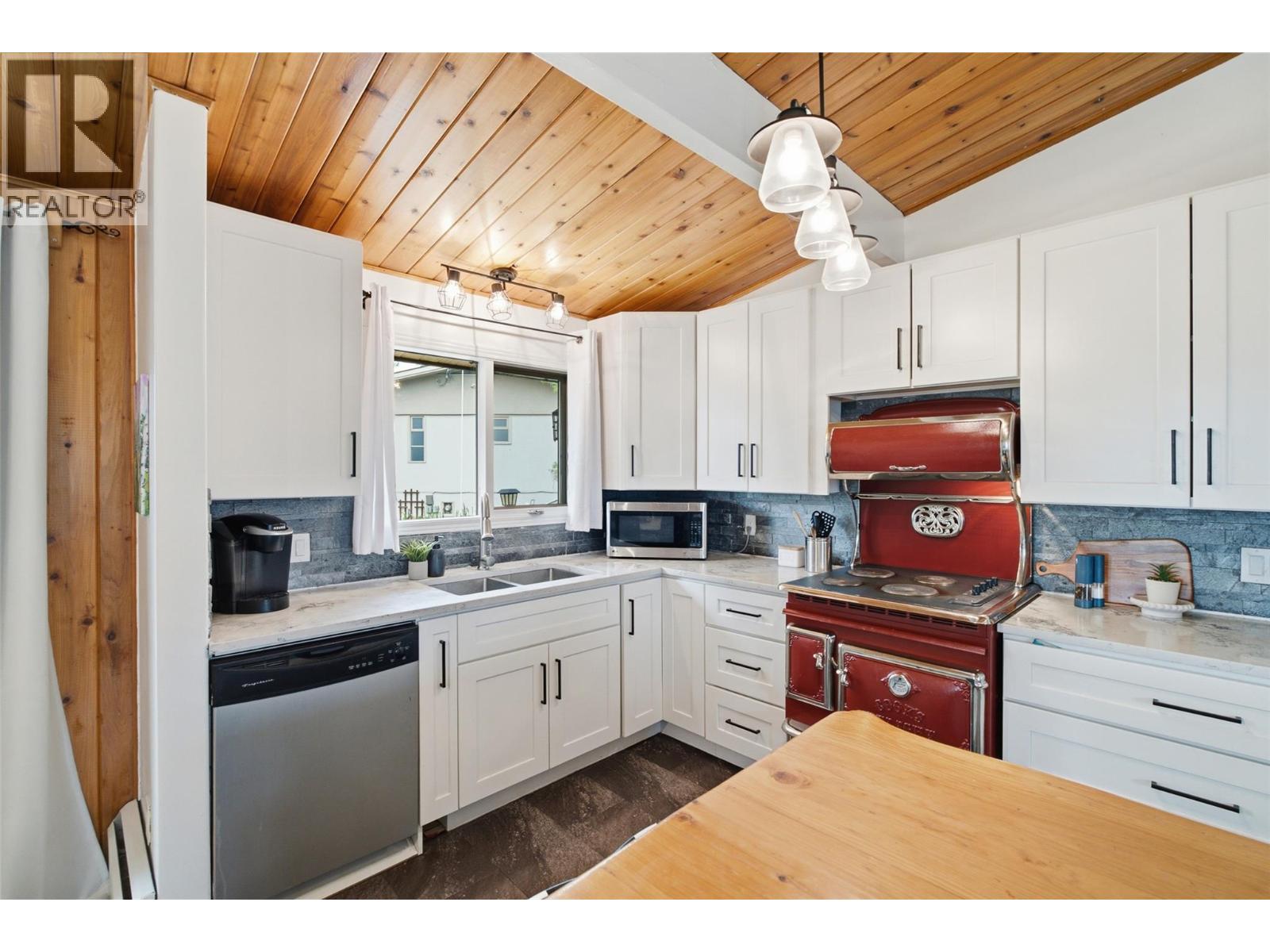 2402 Reid Avenue - Image 24