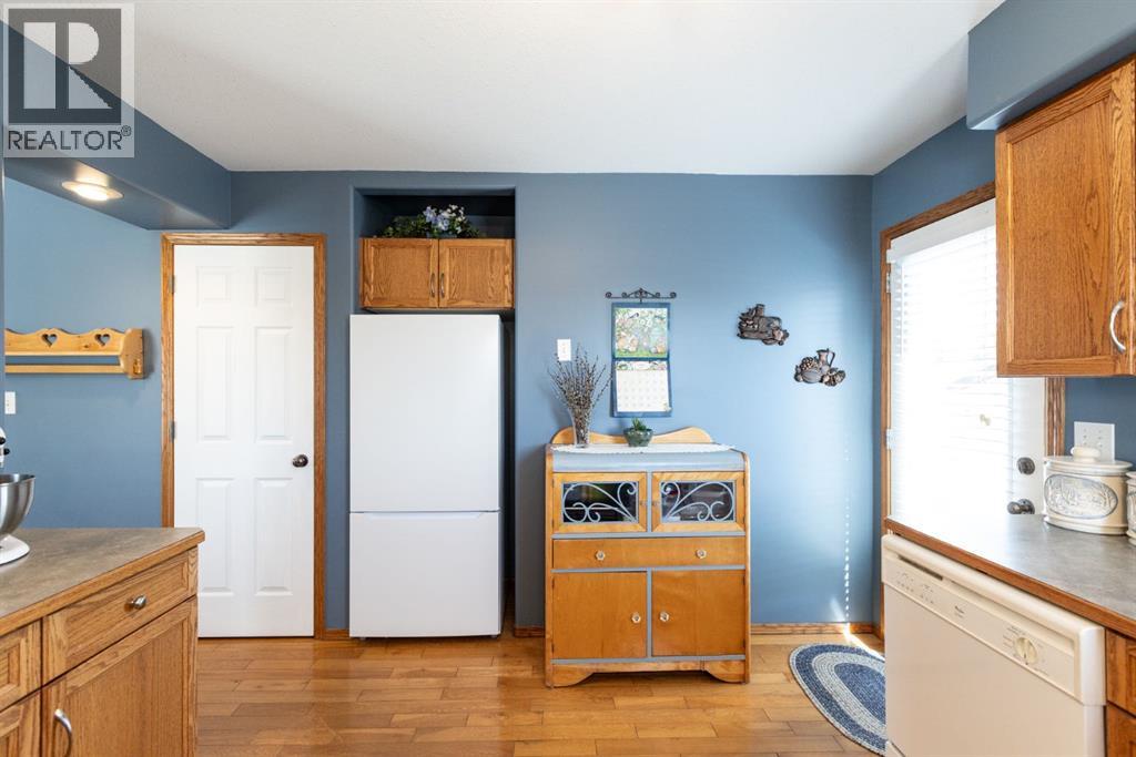 4406 54A Avenue Crescent - Image 18