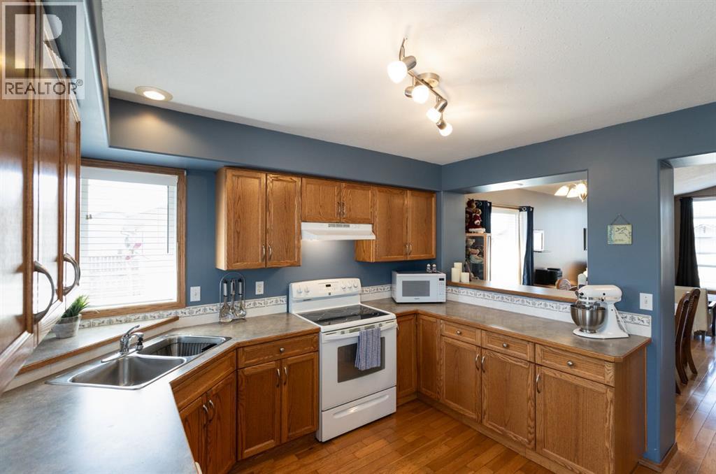 4406 54A Avenue Crescent - Image 24