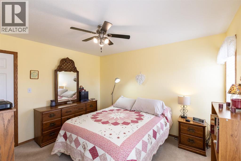 4406 54A Avenue Crescent - Image 27