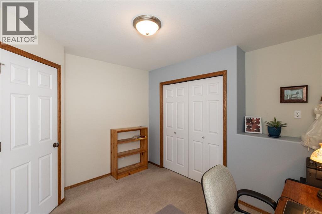 4406 54A Avenue Crescent - Image 30