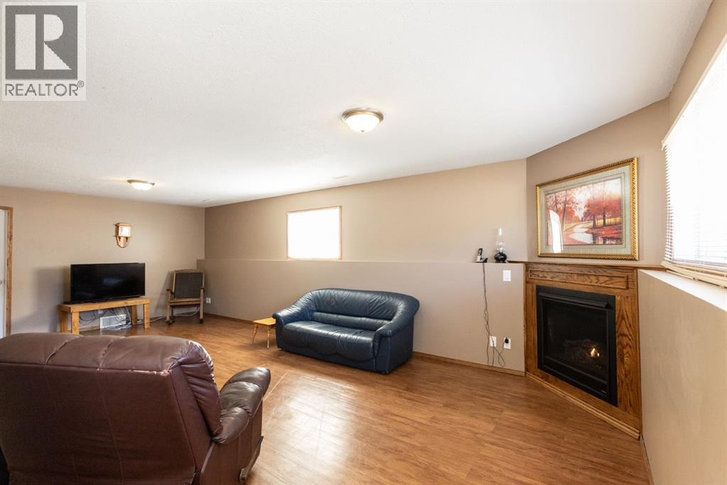 4406 54A Avenue Crescent - Image 31
