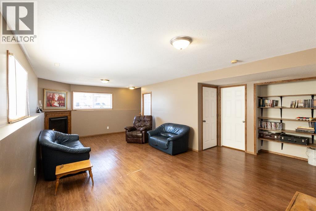 4406 54A Avenue Crescent - Image 38