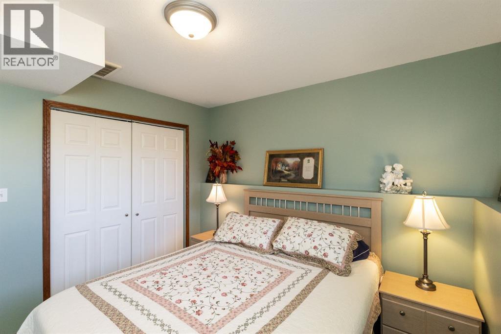 4406 54A Avenue Crescent - Image 39