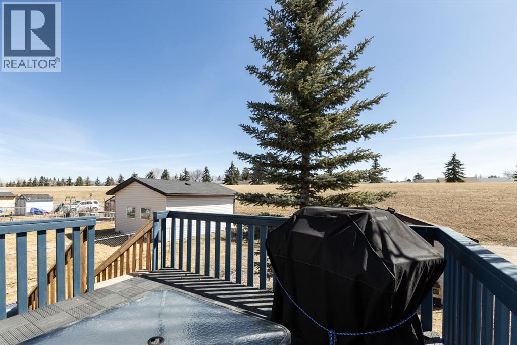 4406 54A Avenue Crescent - Image 4