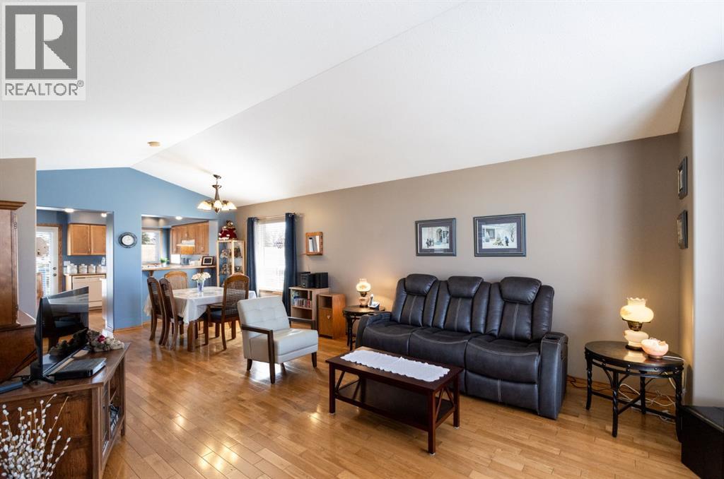 4406 54A Avenue Crescent - Image 7