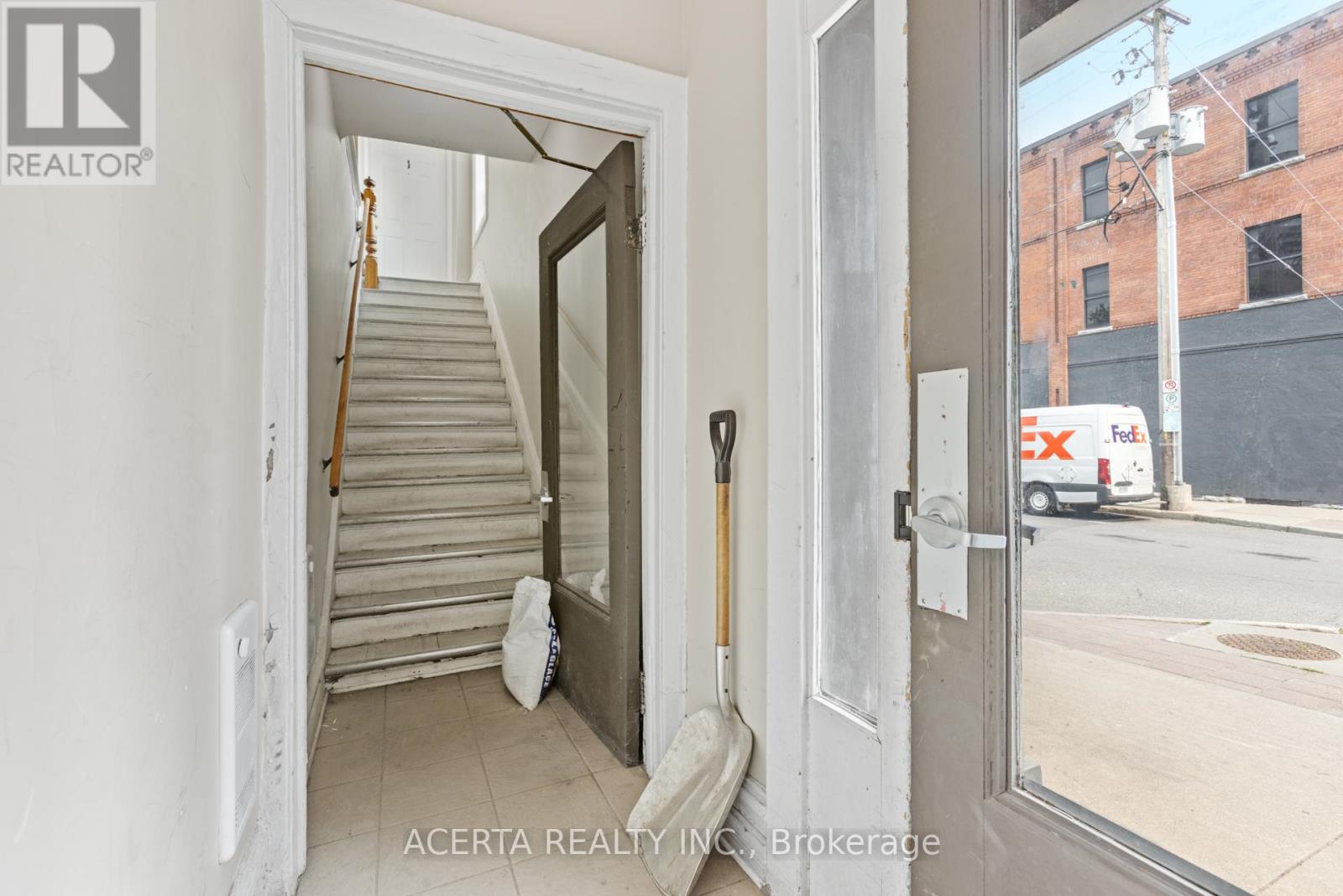 Retail for Sale in Ottawa – 399 BANK STREET, Ottawa – MLS# X13654876 - Image 13