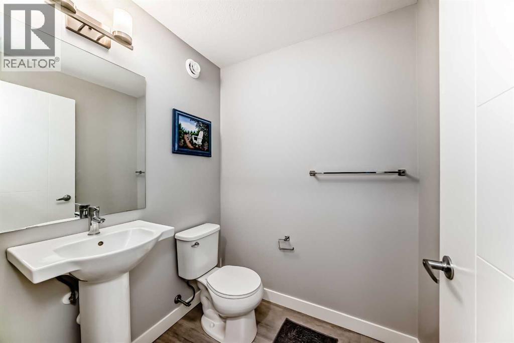 111 Redstone Crescent NE - 21