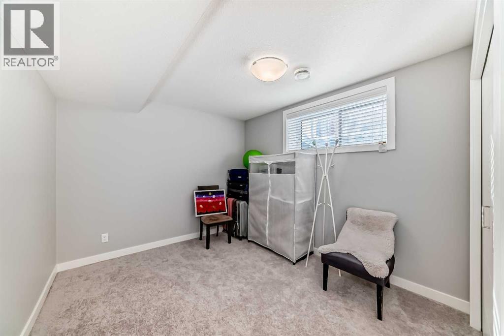 111 Redstone Crescent NE - 44