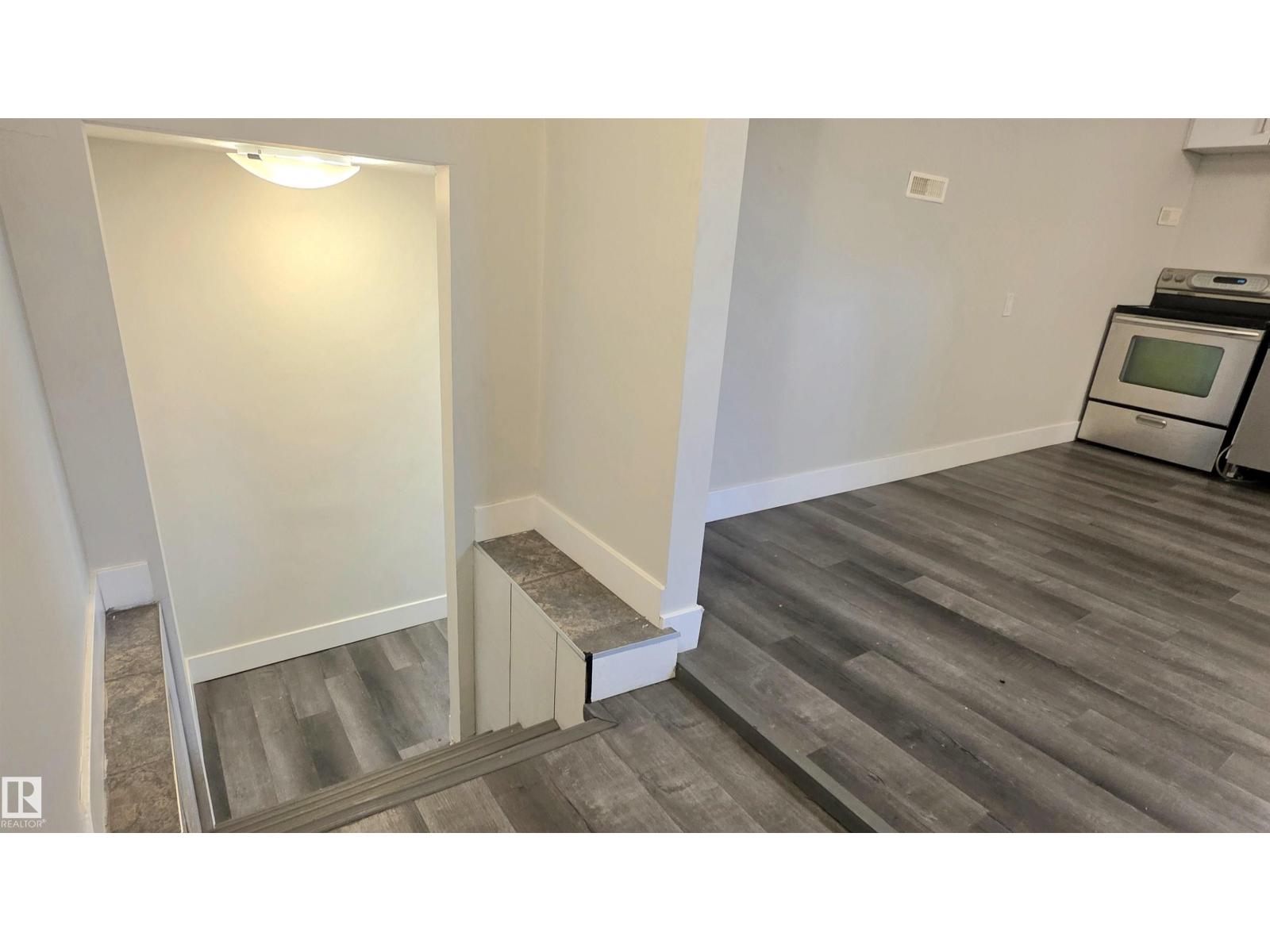 9131 83 AV NW - 20
