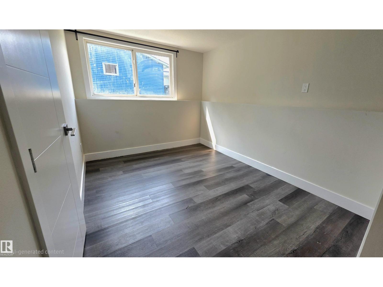 9131 83 AV NW - 23