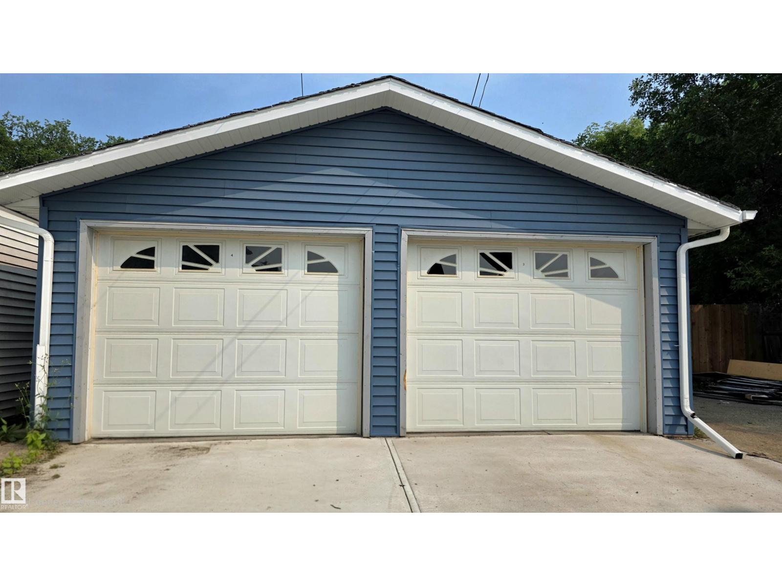 9131 83 AV NW - 34
