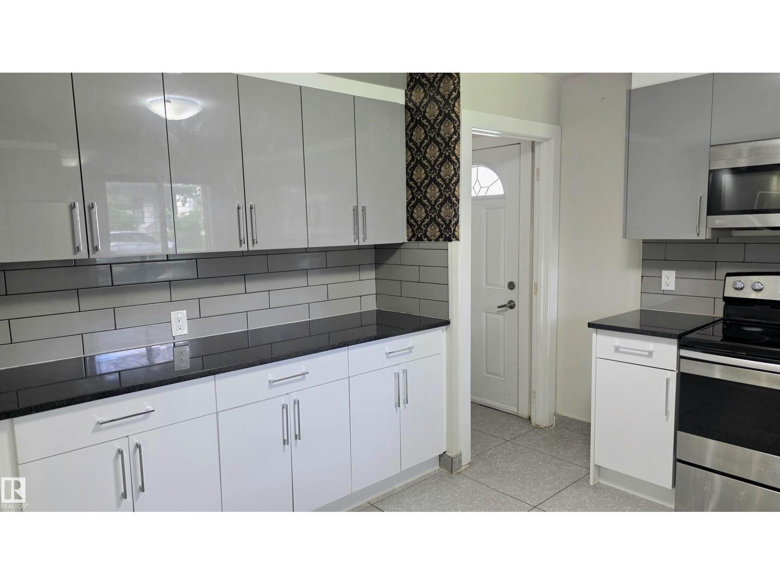 9131 83 AV NW - Image 7