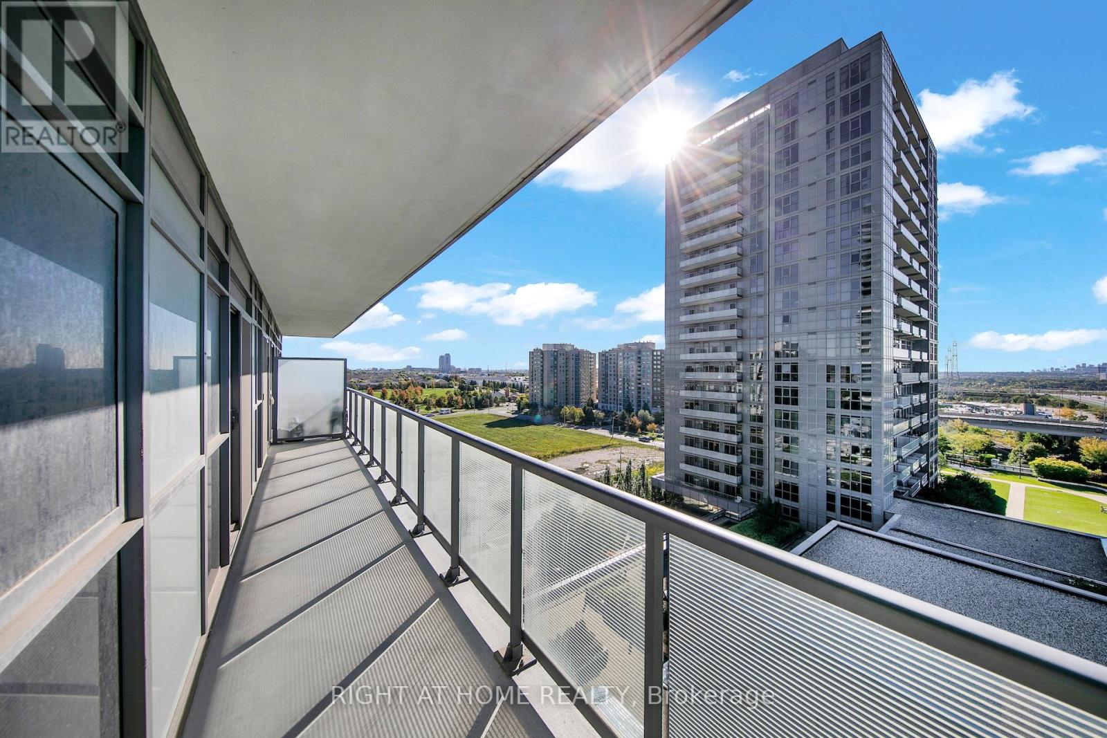 #903 65 ONEIDA CRESCENT - 18