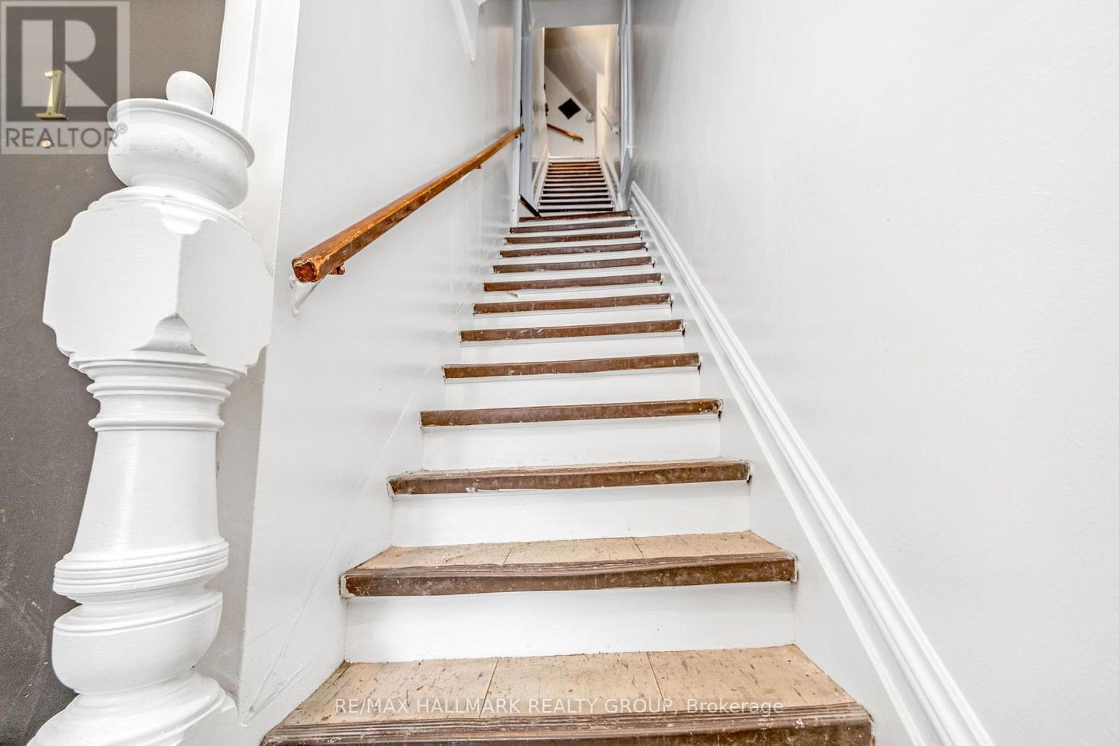2 Bed, 1 Bath Multi-Family for Rent in Ottawa – UNIT 2 – 277 ARLINGTON AVENUE, Ottawa – MLS# X13654914 - Image 3