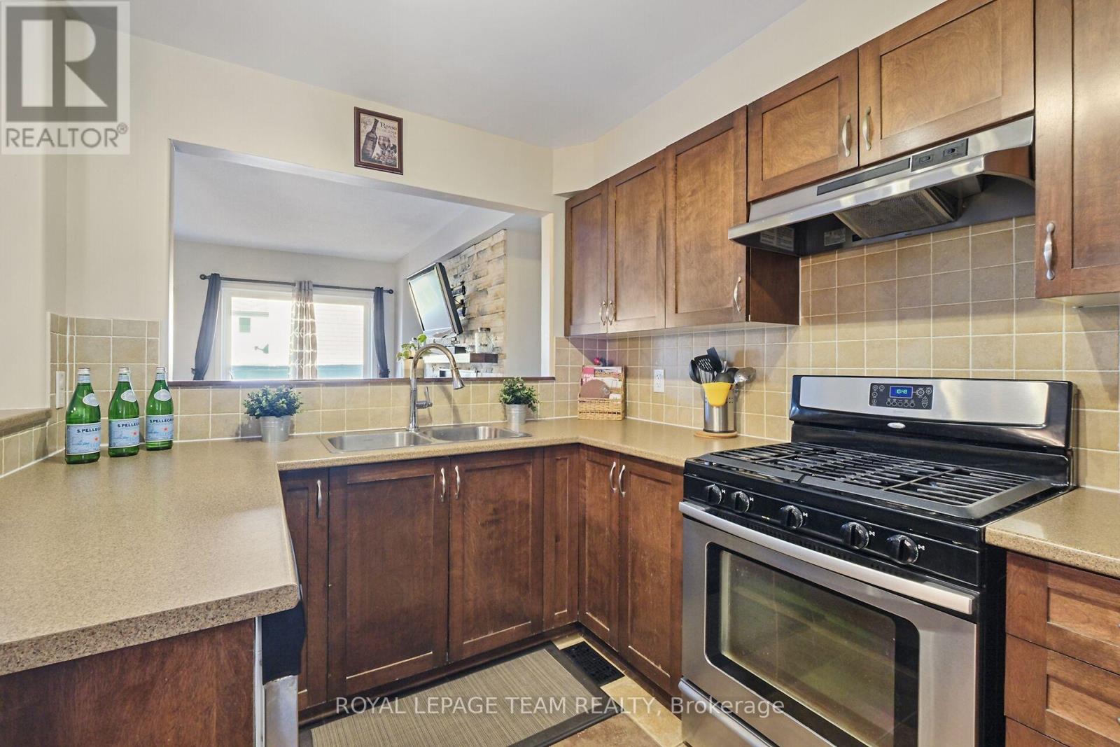 3 Bed, 3 Bath House for Rent in Ottawa – 215 PARKROSE PRIVATE, Ottawa – MLS# X13654922 - Image 10
