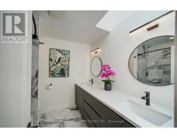 1360 Old English Lane, Oakville, ON L6M2P8 Photo 39