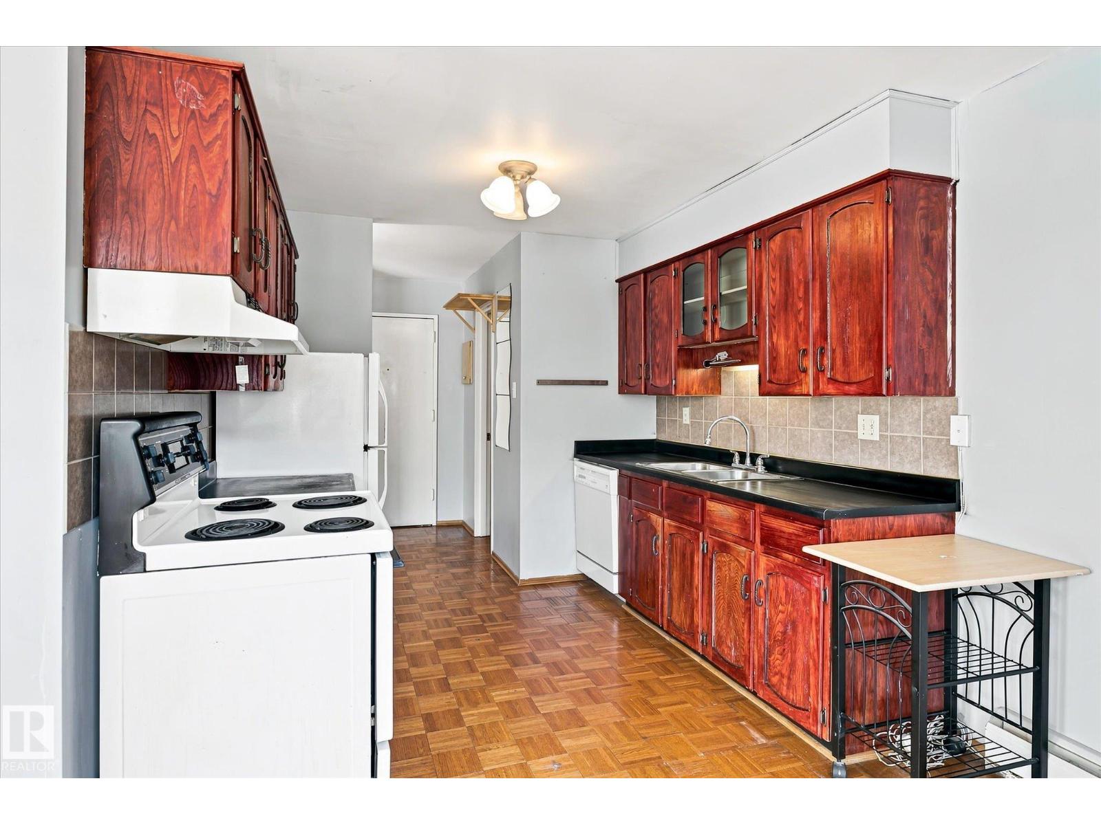#104 7805 159 ST NW - 8