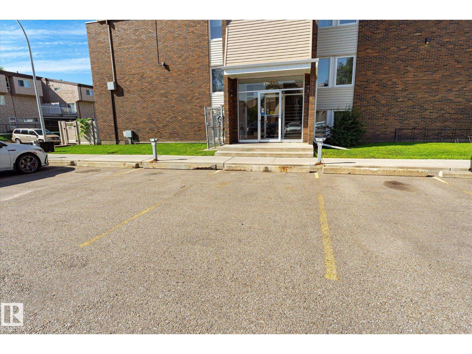 #104 7805 159 ST NW - 47