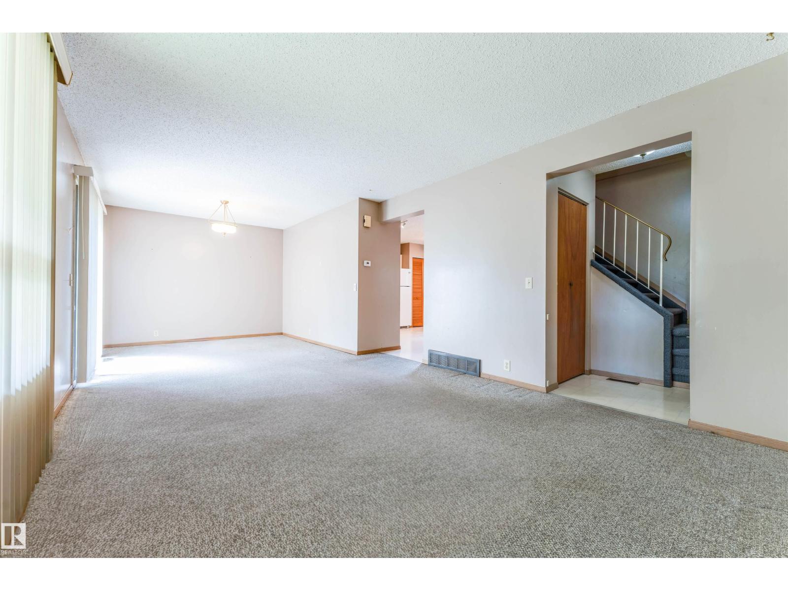 9245 54 ST NW - 14