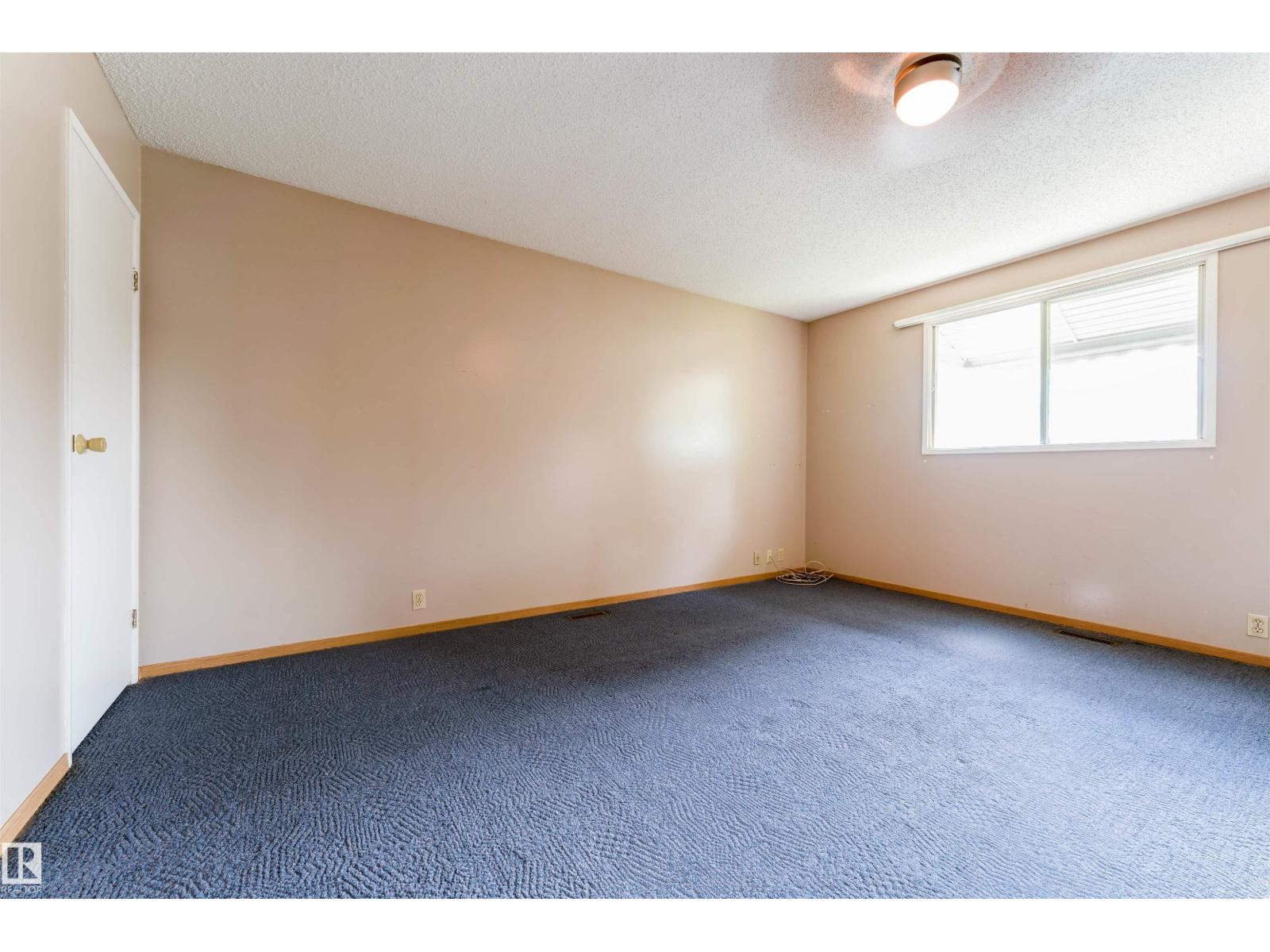 9245 54 ST NW - 16