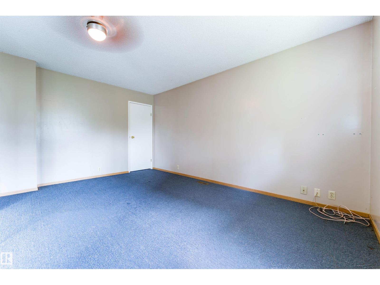 9245 54 ST NW - 17