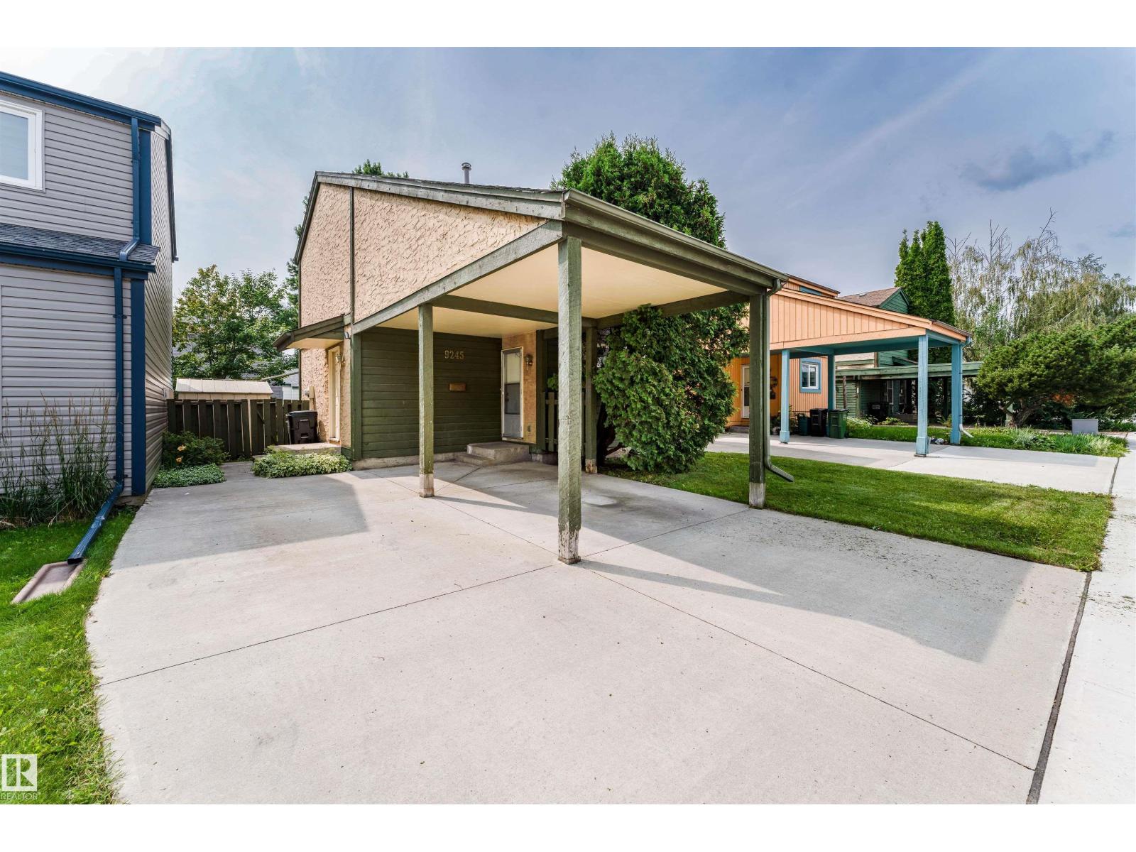 9245 54 ST NW - 2